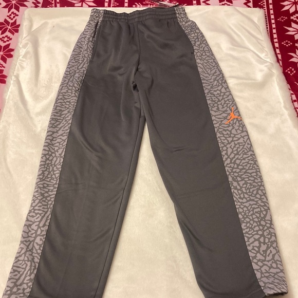 NWT Nike Air Jordan Boy's Jumpman Therma Pants, Dark Grey & side print - Picture 1 of 6